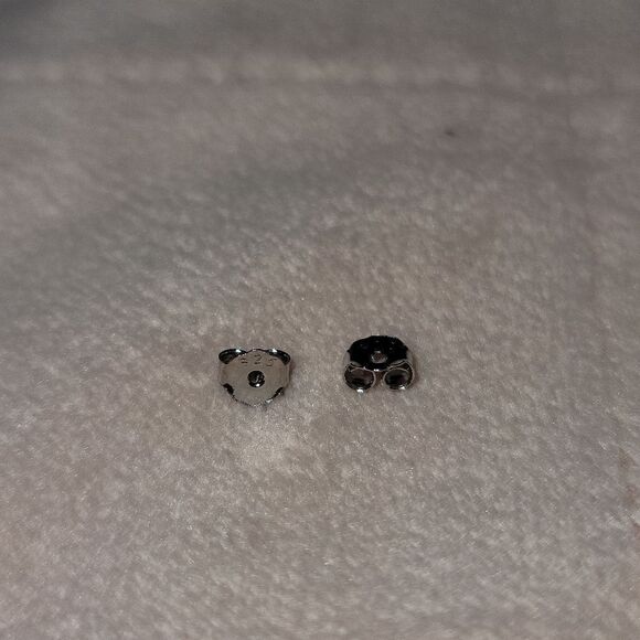 Red Earrings - Picture 4 of 6